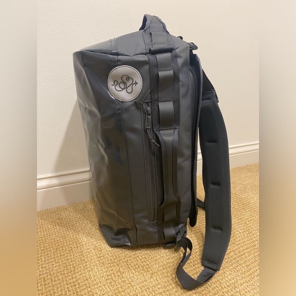 NEW W/O TAGS- Baboon to the Moon Gray Go-Bag Mini (32L)
